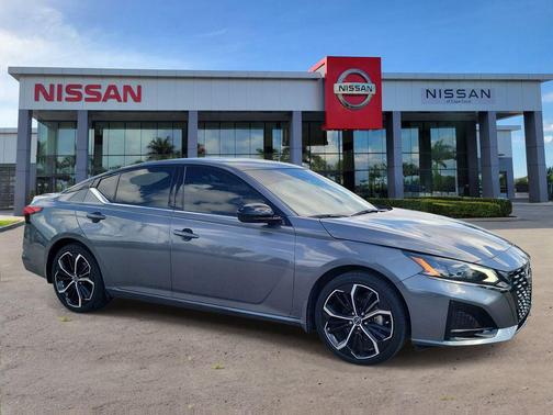 Gun Metallic 2023 Nissan Altima SR FWD