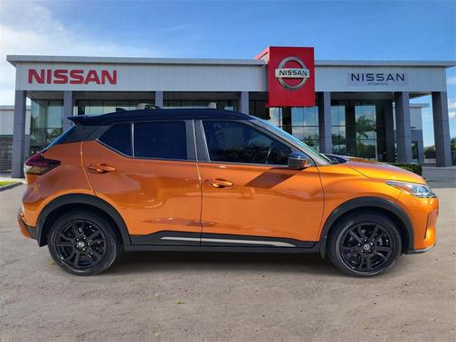 2021 Nissan Kicks SR