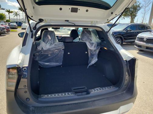 Aspen White Tricoat 2026 Nissan Kicks SR