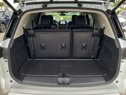 2025 Nissan Pathfinder SL FWD
