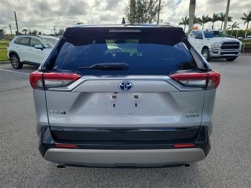 2022 Toyota RAV4 Hybrid SE