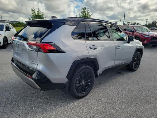 2022 Toyota RAV4 Hybrid SE