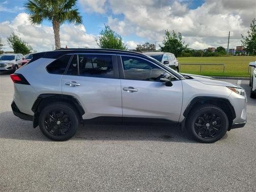 2022 Toyota RAV4 Hybrid SE