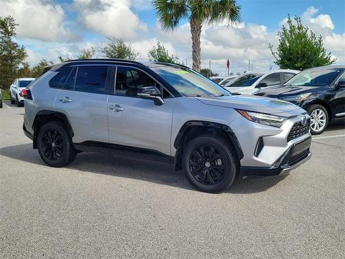 2022 Toyota RAV4 Hybrid SE