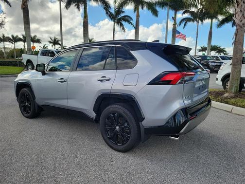 2022 Toyota RAV4 Hybrid SE