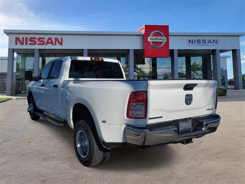 2024 RAM 3500 Big Horn Crew Cab 4x4 8' Box