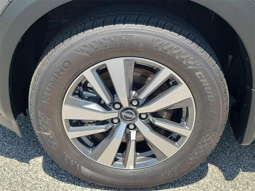 2025 Nissan Pathfinder SL FWD