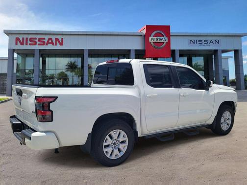 Glacier White 2024 Nissan Frontier SV