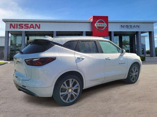 Iridescent Pearl Tricoat 2020 Chevrolet Blazer Premier