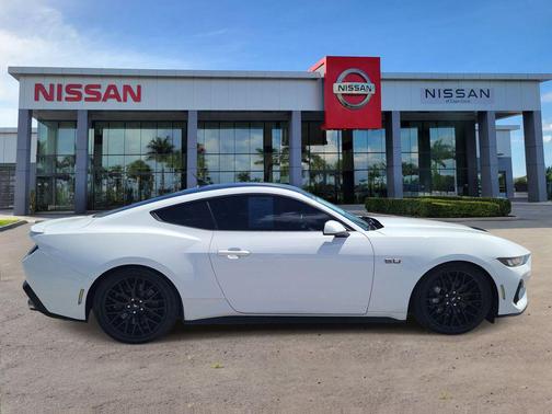 OXFORD WHITE 2024 Ford Mustang GT