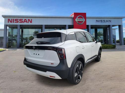 Aspen White Tricoat 2026 Nissan Kicks SR