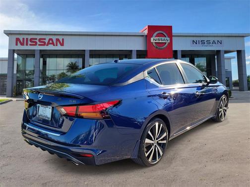 2021 Nissan Altima SR FWD