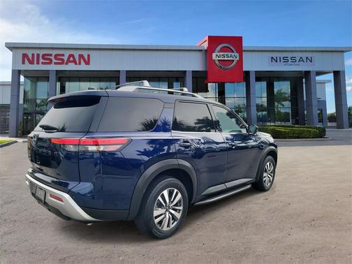 2023 Nissan Pathfinder SL FWD