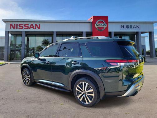 2022 Nissan Pathfinder Platinum 2WD