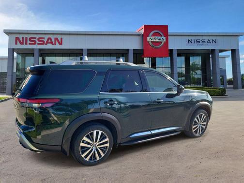 2022 Nissan Pathfinder Platinum 2WD