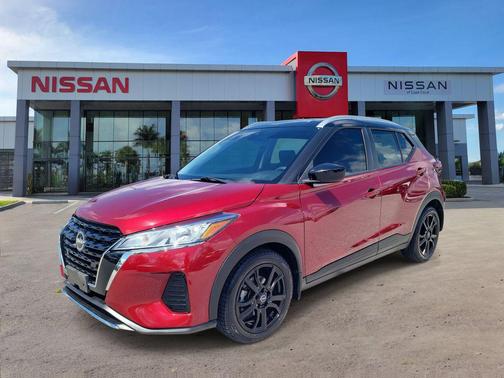 Scarlet Ember Tintcoat/Super Black 2023 Nissan Kicks SV