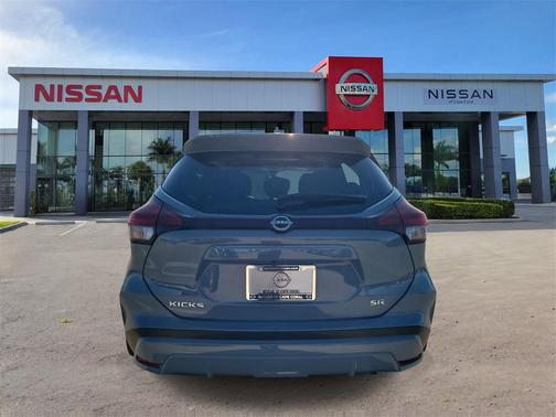 2023 Nissan Kicks SR