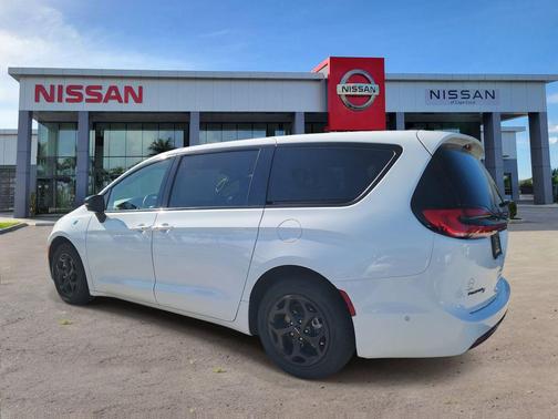 2024 Chrysler Pacifica Hybrid S Appearance Pkg