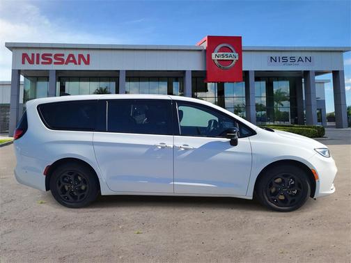 2024 Chrysler Pacifica Hybrid S Appearance Pkg