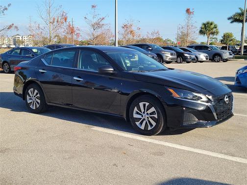 2025 Nissan Altima S FWD