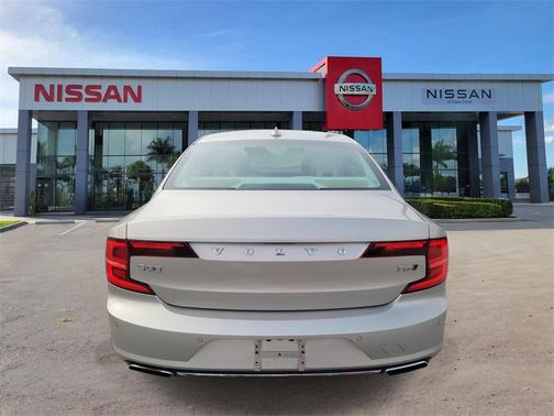 2018 Volvo S90 T6 Momentum