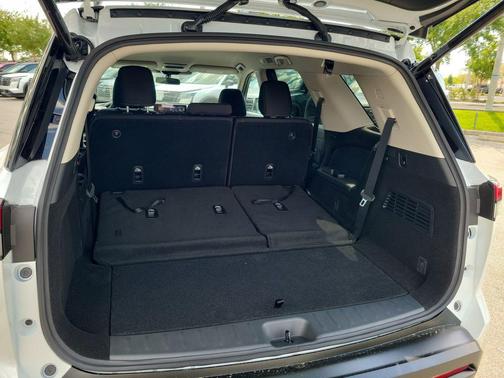 Everest White Pearl Tricoat 2026 Nissan Pathfinder SV