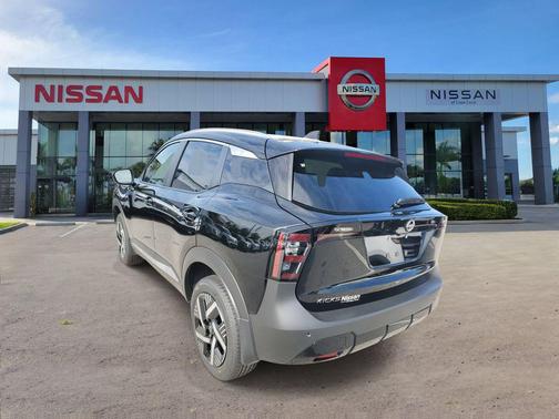Super Black 2026 Nissan Kicks SV