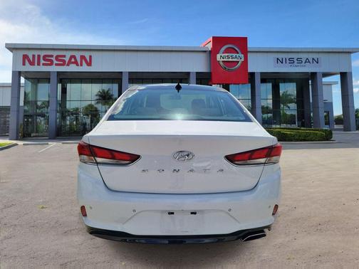 Quartz White Pearl 2018 Hyundai SONATA Limited
