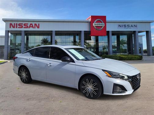 2023 Nissan Altima SR FWD