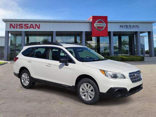 Crystal White Pearl 2017 Subaru Outback 2.5i