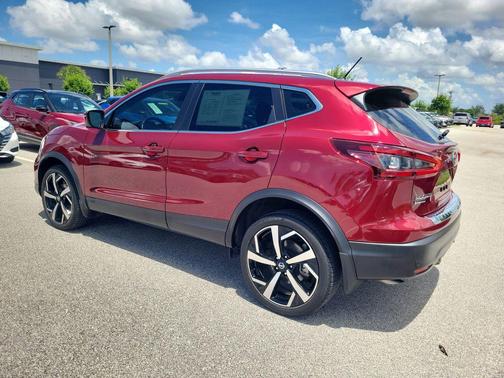 Scarlet Ember Pearl Metallic 2022 Nissan Rogue Sport SL