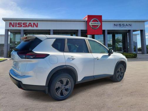 Everest White Pearl Tricoat 2026 Nissan Rogue SV