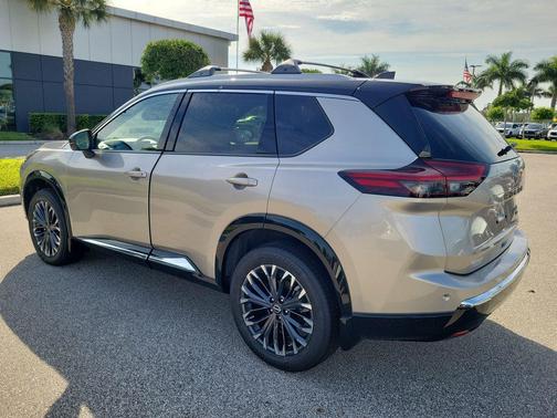 Champagne Silver Metallic/Super Black 2026 Nissan Rogue Platinum