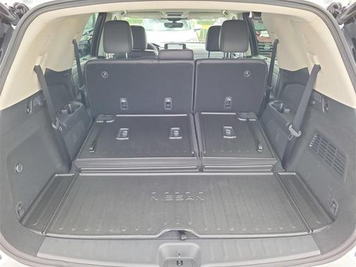 2025 Nissan Pathfinder SL FWD