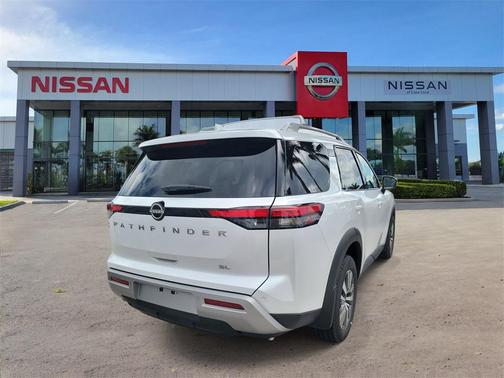 2025 Nissan Pathfinder SL FWD