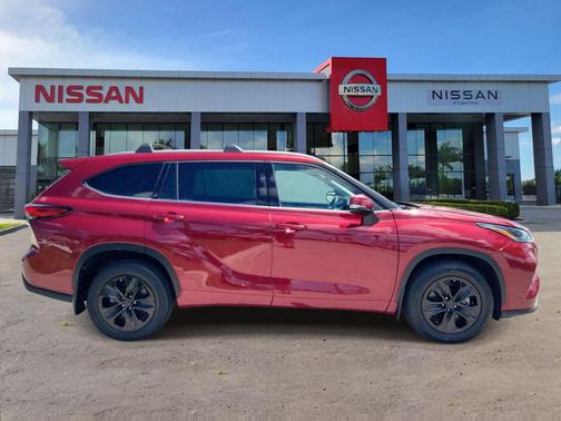 Ruby Flare Pearl 2022 Toyota Highlander XLE