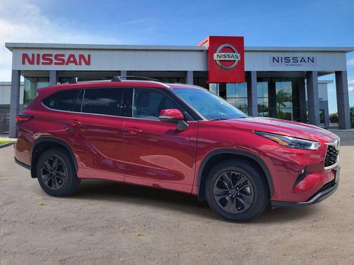 Ruby Flare Pearl 2022 Toyota Highlander XLE