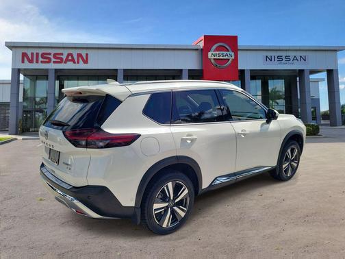 Pearl White Tricoat 2023 Nissan Rogue Platinum