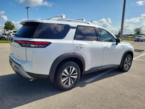 2025 Nissan Pathfinder SL FWD