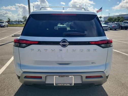 2025 Nissan Pathfinder SL FWD