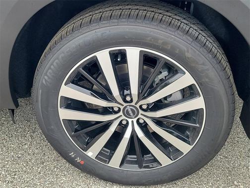 2025 Nissan Pathfinder Platinum FWD
