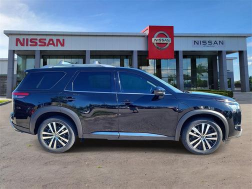 2023 Nissan Pathfinder Platinum FWD