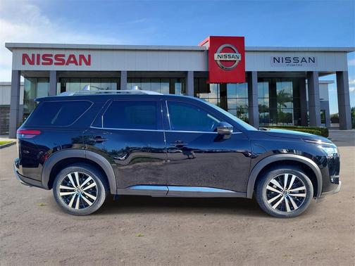 2023 Nissan Pathfinder Platinum FWD