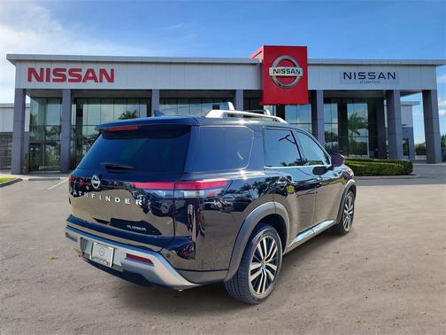 2023 Nissan Pathfinder Platinum FWD
