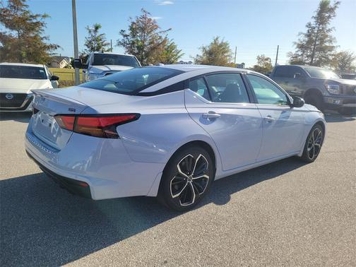 2023 Nissan Altima SR FWD