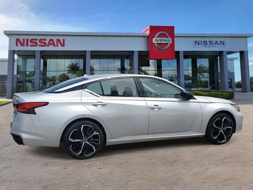 2023 Nissan Altima SR FWD