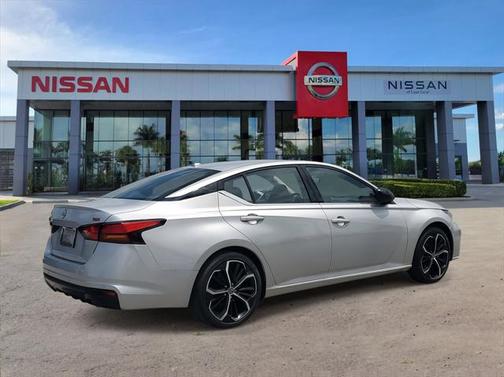 2023 Nissan Altima SR FWD