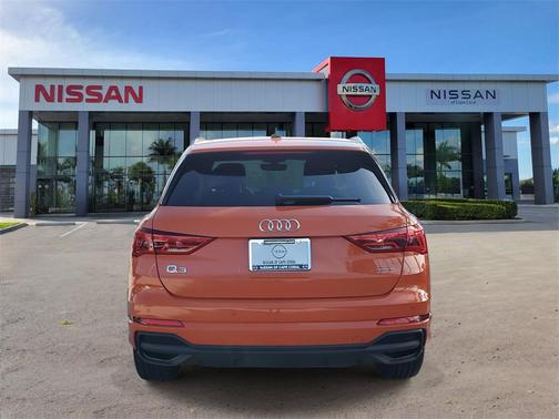 2024 Audi Q3 Premium 45 TFSI S line quattro Tiptronic