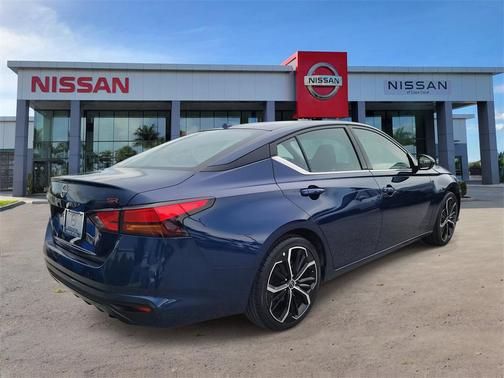 2023 Nissan Altima SR FWD
