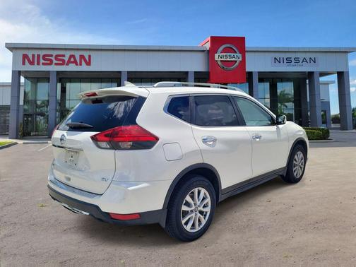 Pearl White 2017 Nissan Rogue SV